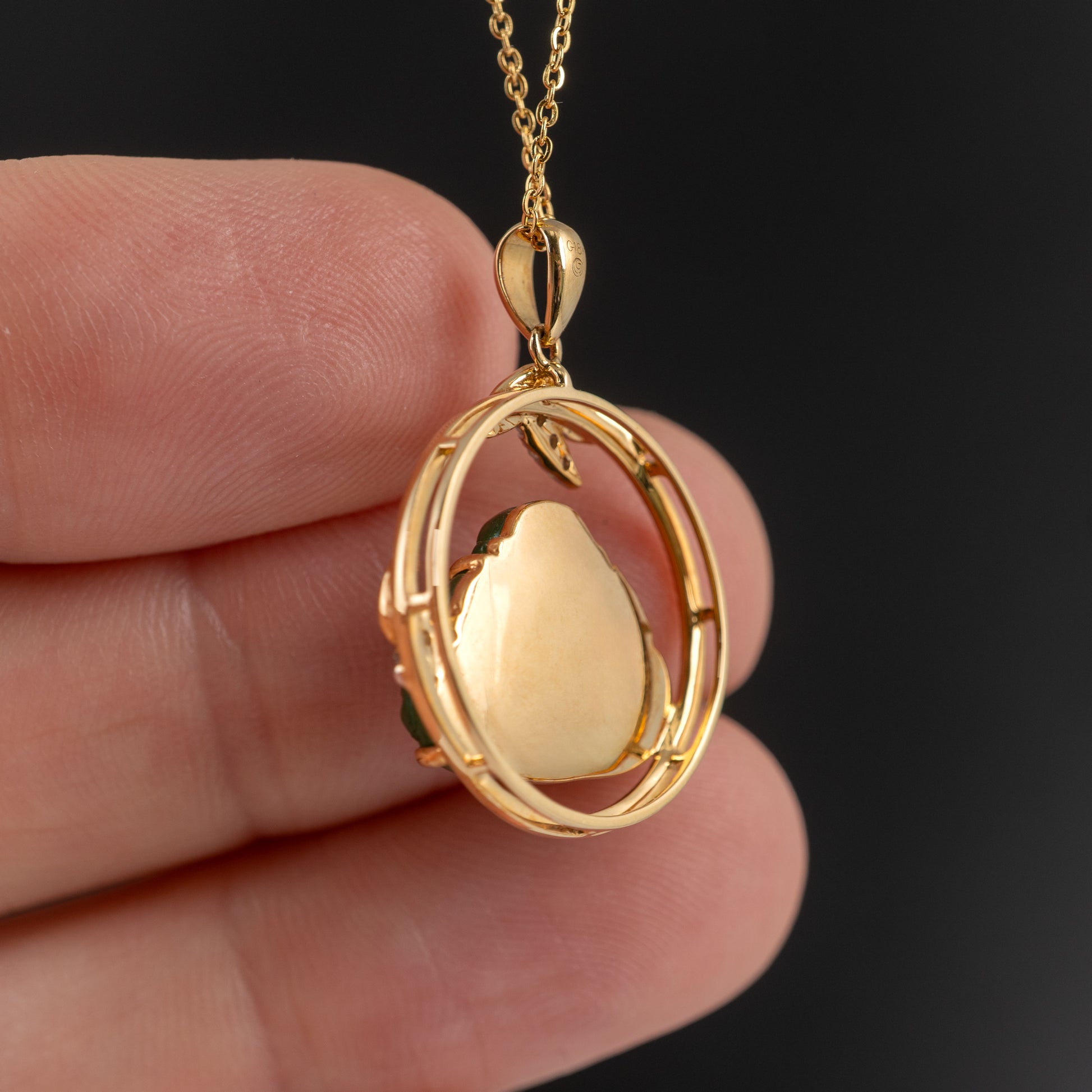 Back of 18ct gold jadeite Buddha pendant – solid gold setting