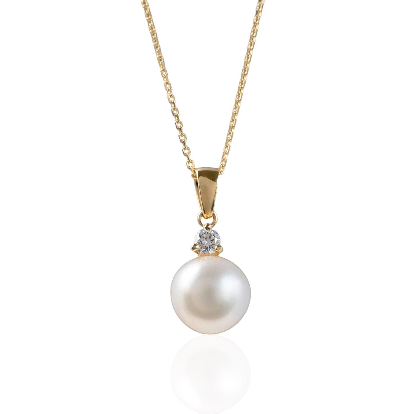 9ct gold pearl necklace with lab diamond – front view