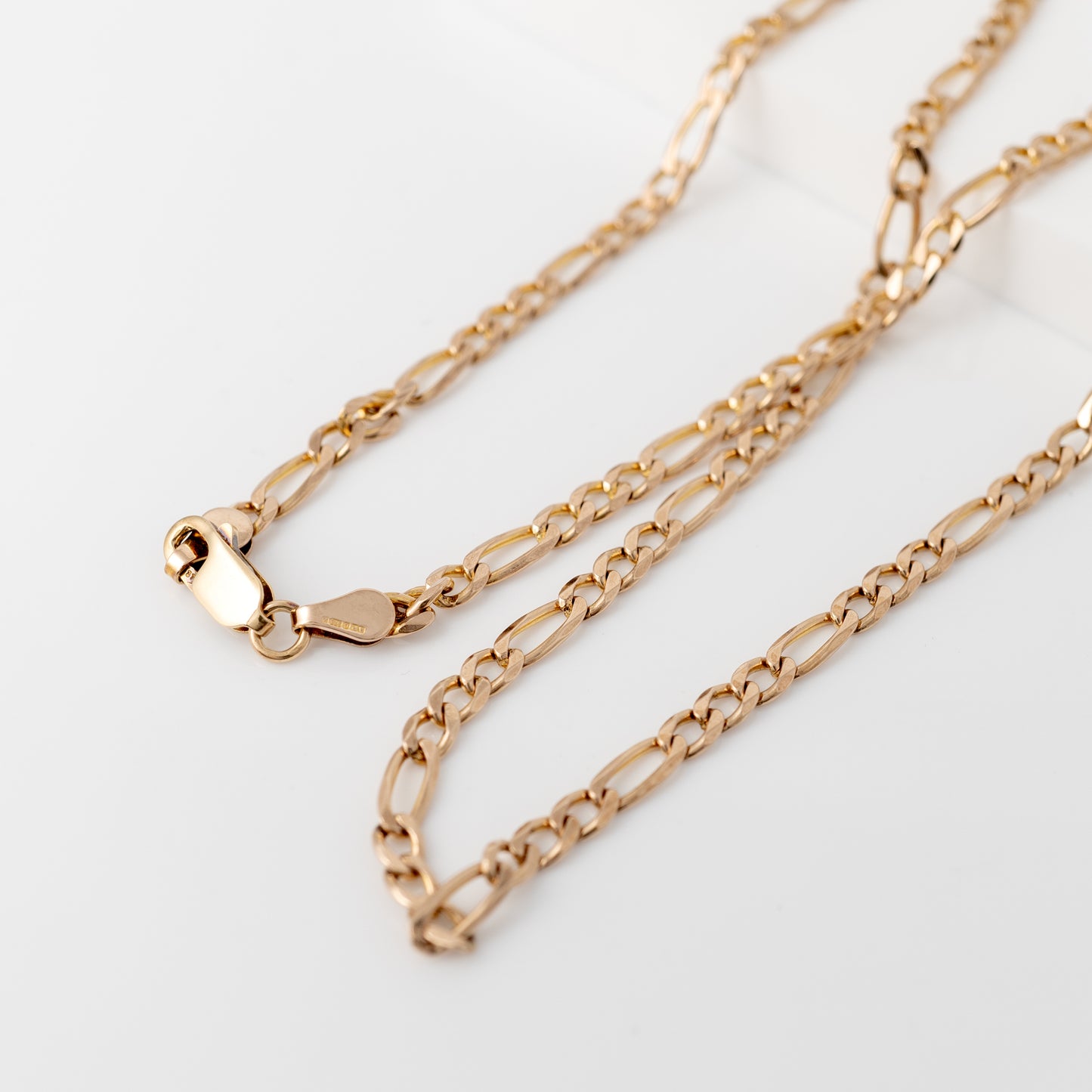 Close-up of the Figaro chain links and lobster clasp