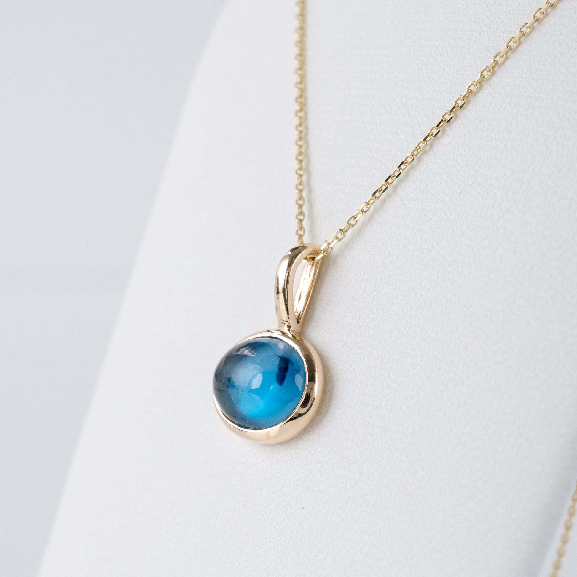 Hallmarked 9ct Gold London Blue Topaz Cabochon Solitaire Pendant + Adjustable Chain