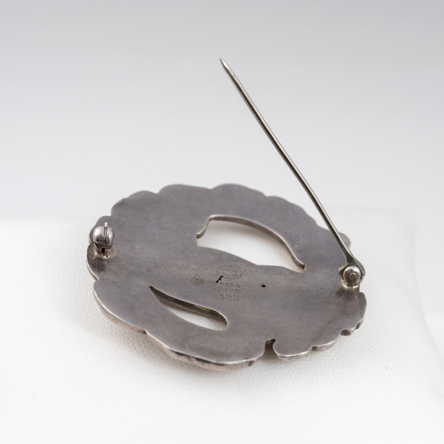 Vintage Georg Jensen Circular Bird Brooch Design 123 by Kristian Mohl-Hansen