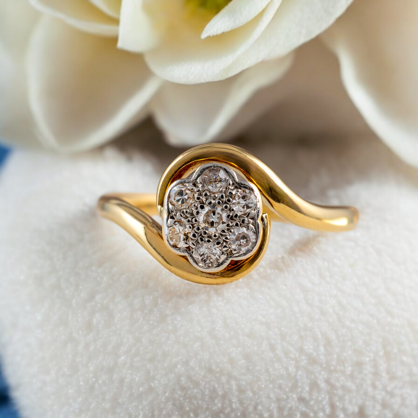 Vintage Diamond Flower Ring in 18ct Yellow Gold with Platinum Setting | Vintage Diamond Ring | Hunters Fine Jewellery