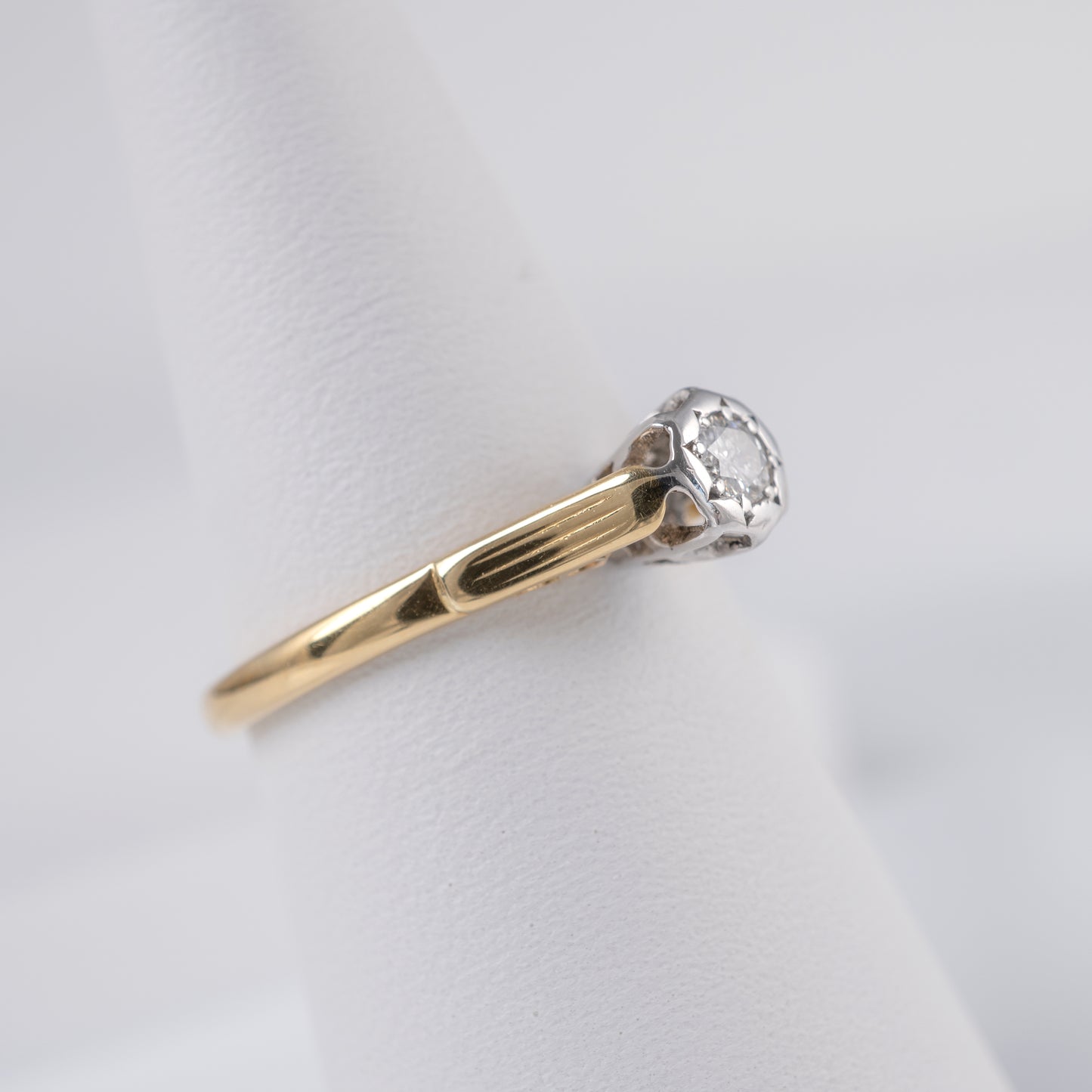 Diamond-Solitaire-Ring-Side-Profile-18k-Gold-Hunters-Fine-Jewellery