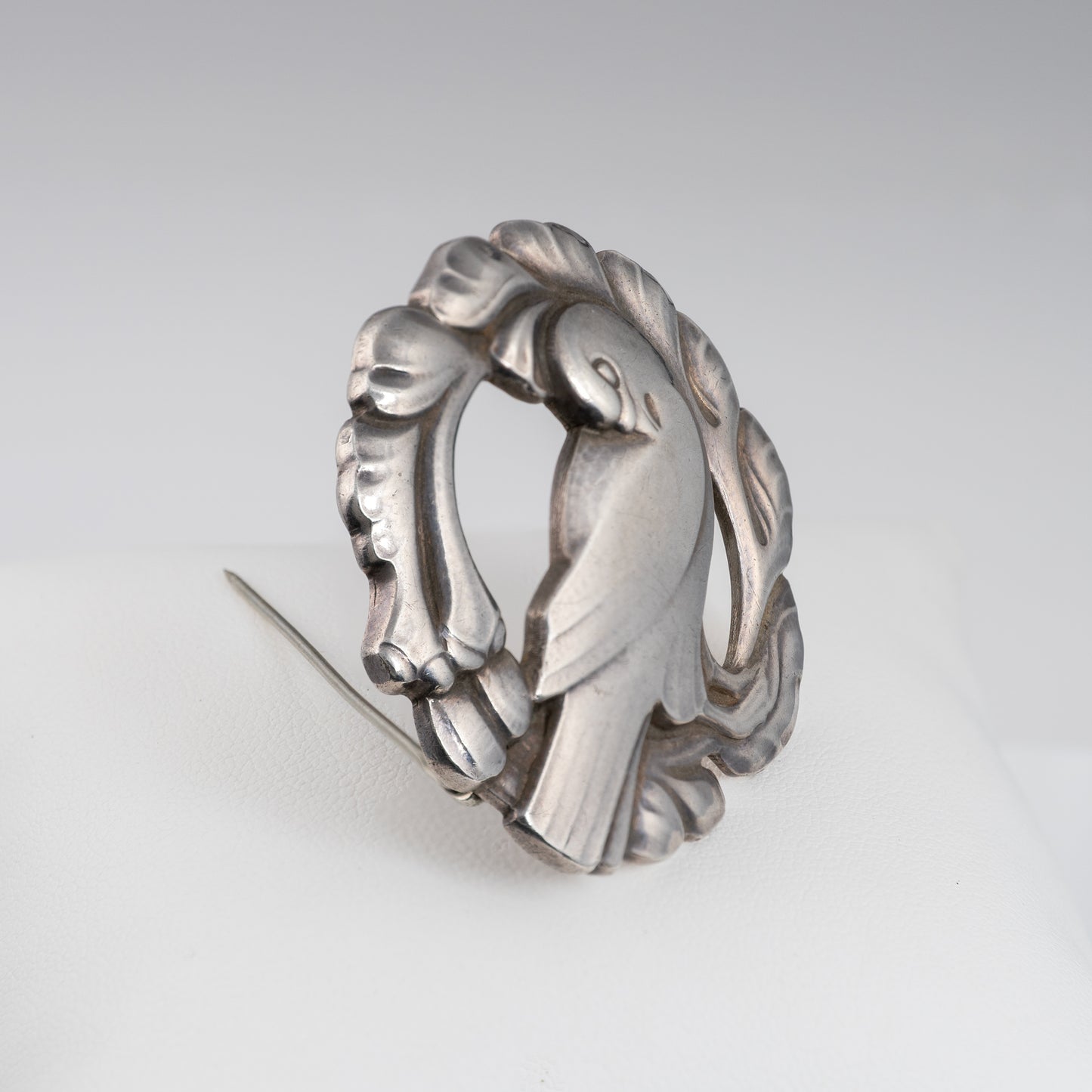 Vintage Georg Jensen Circular Bird Brooch Design 123 by Kristian Mohl-Hansen