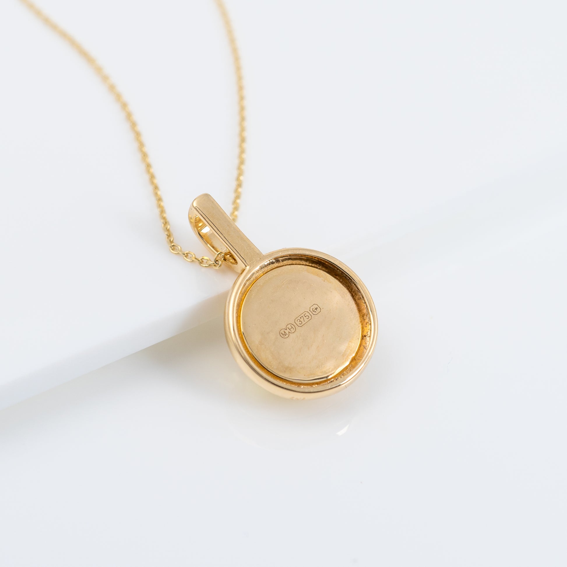 gold pendant hallmarks chain hunters fine jewellery