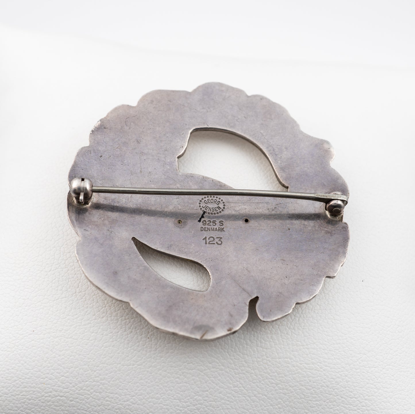 Vintage Georg Jensen Circular Bird Brooch Design 123 by Kristian Mohl-Hansen