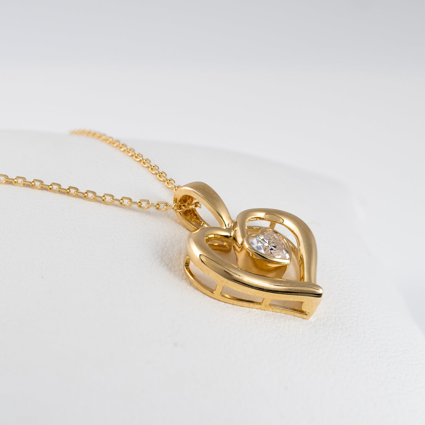 Side view of 9ct gold heart pendant with moissanite stone