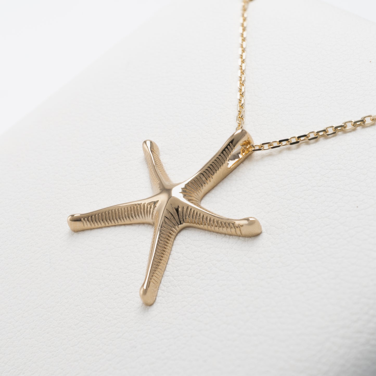 gold starfish necklace pendant side