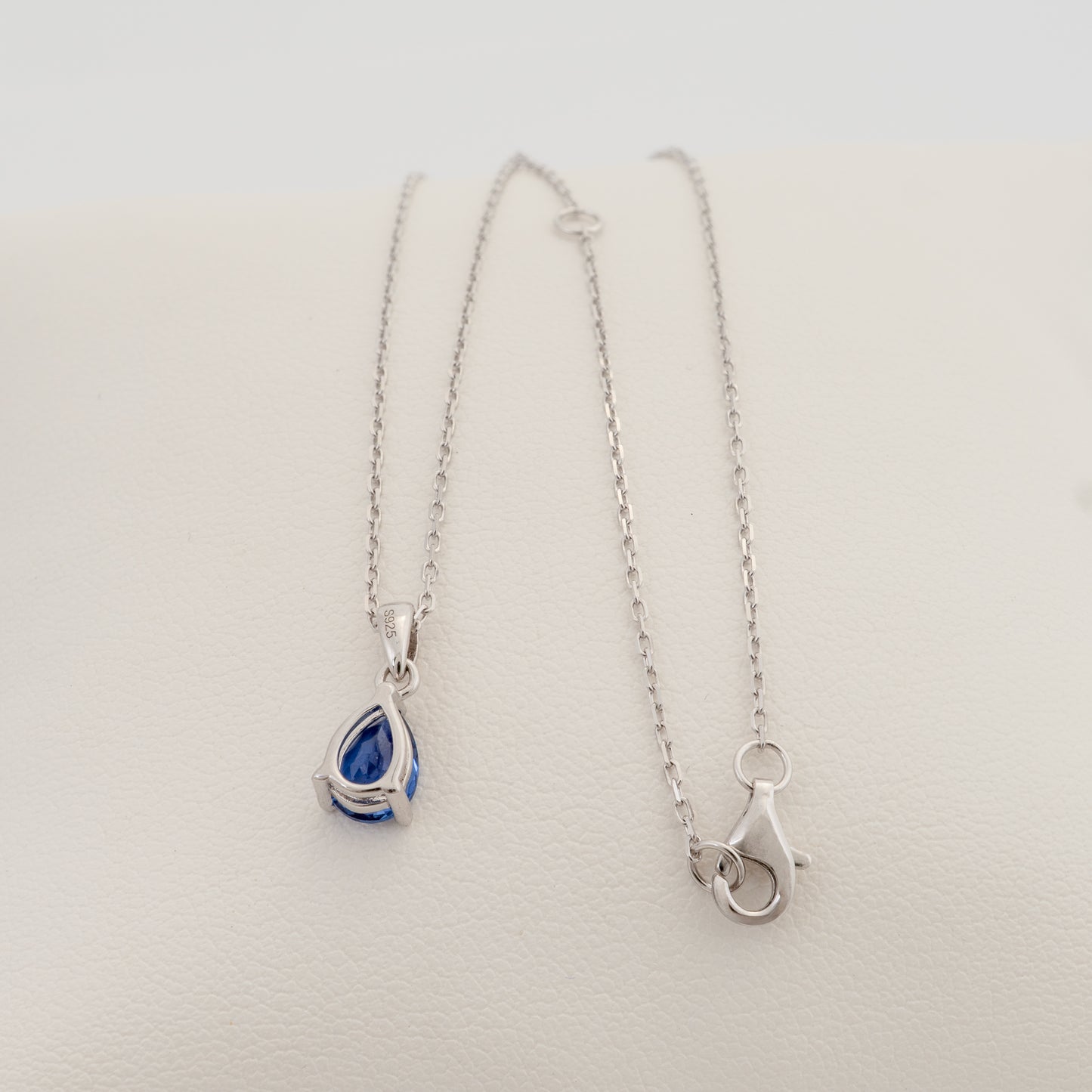 sapphire-necklace-silver-reverse-clasp