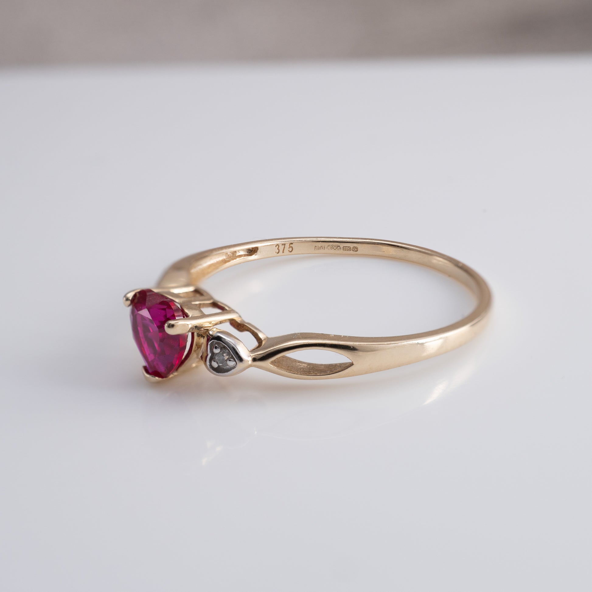 lab ruby ring 9ct gold