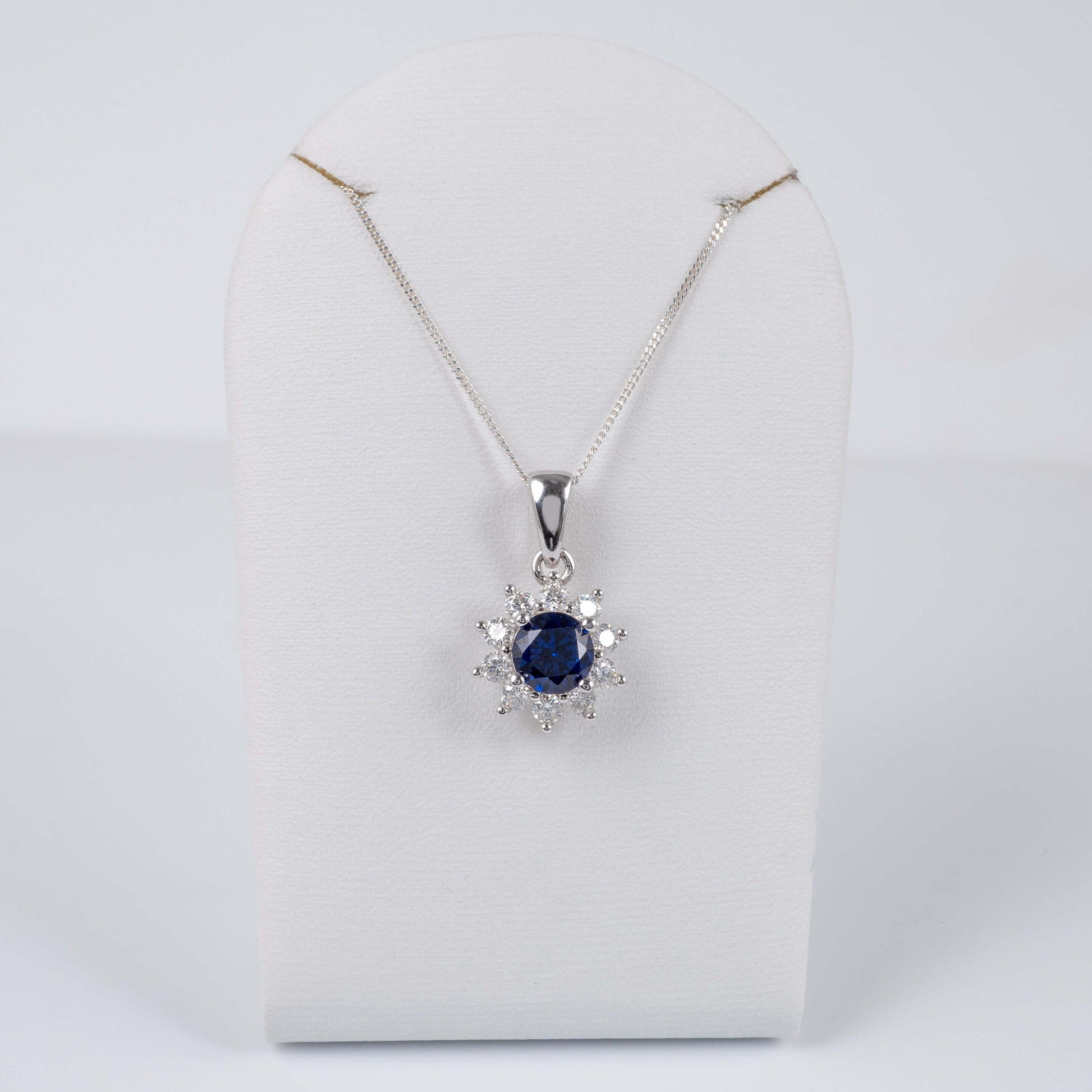 Sophisticated Silver Necklace Featuring Lab-Grown Sapphire