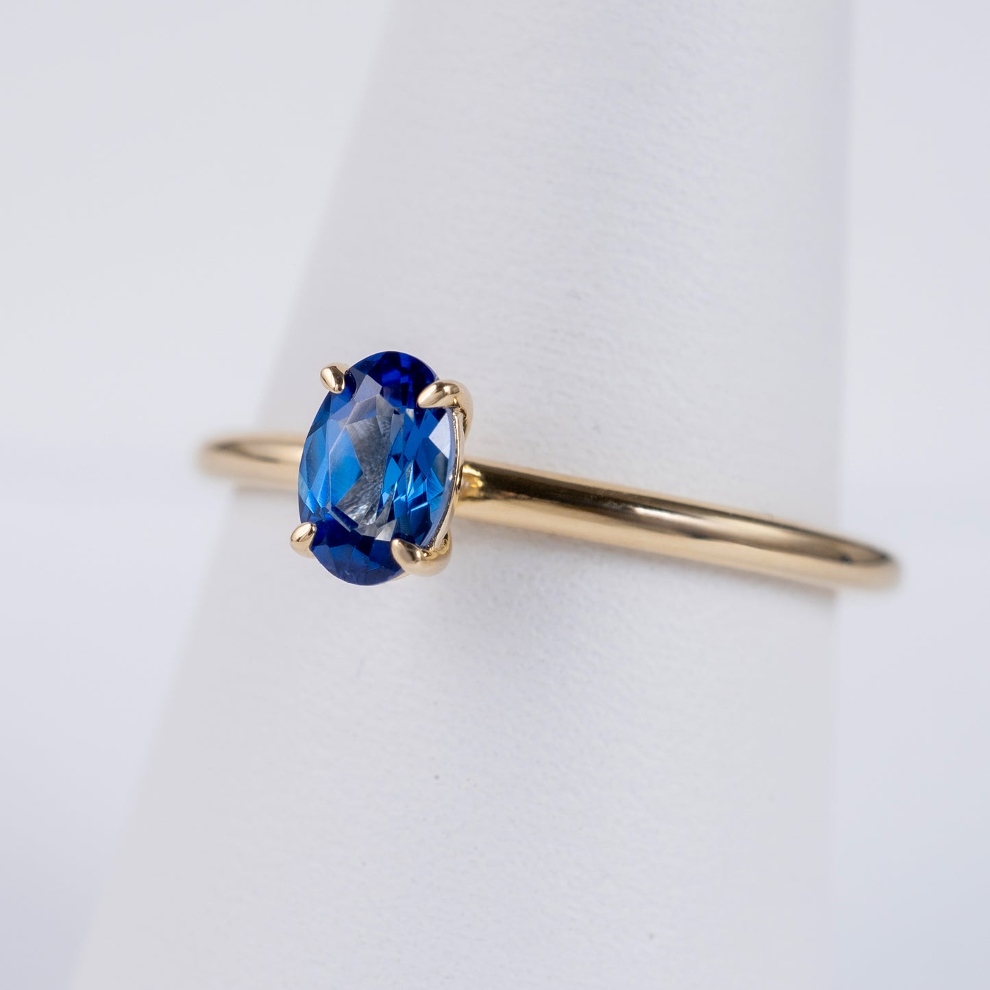 9ct Yellow Gold Solitaire Sapphire Ring Full Hallmarks