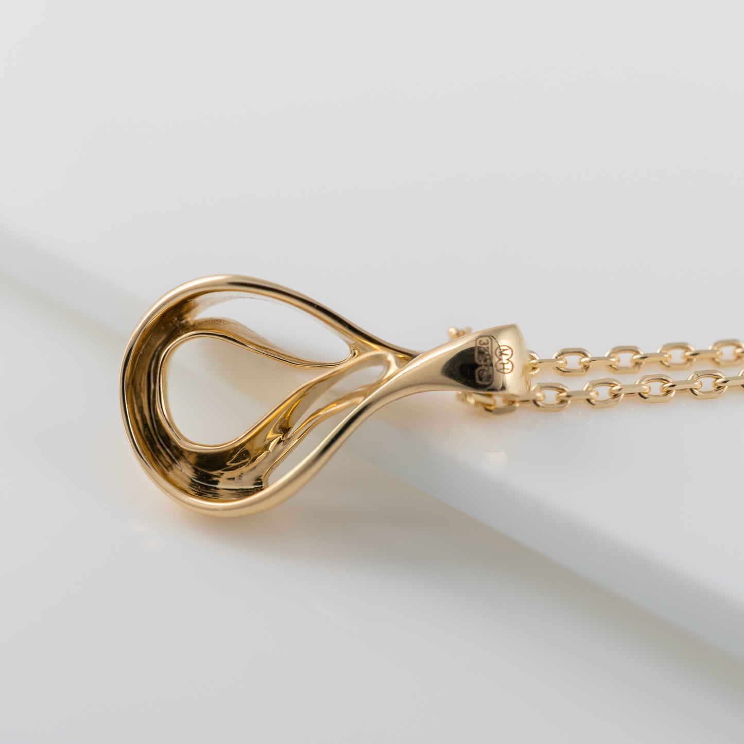 gold pendant assay hallmarks hunters fine jewellery