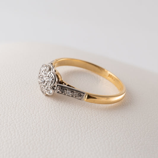 Side angle of a vintage diamond daisy ring in 18ct gold with a platinum setting – Hunters Fine Jewellery.