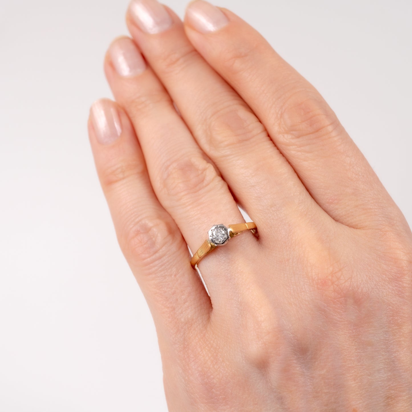 Vintage-Diamond-Solitaire-Ring-on-Woman’s-Hand