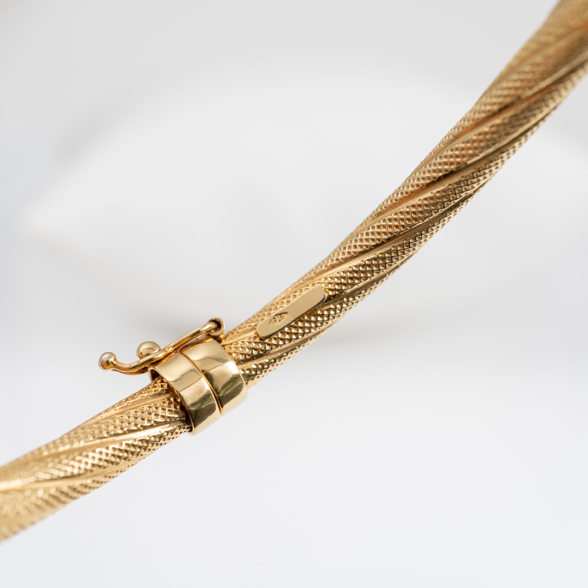 Vintage-inspired 9ct gold bangle bracelet