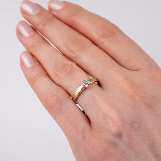 375 gold ring with diamond on a woman’s hand