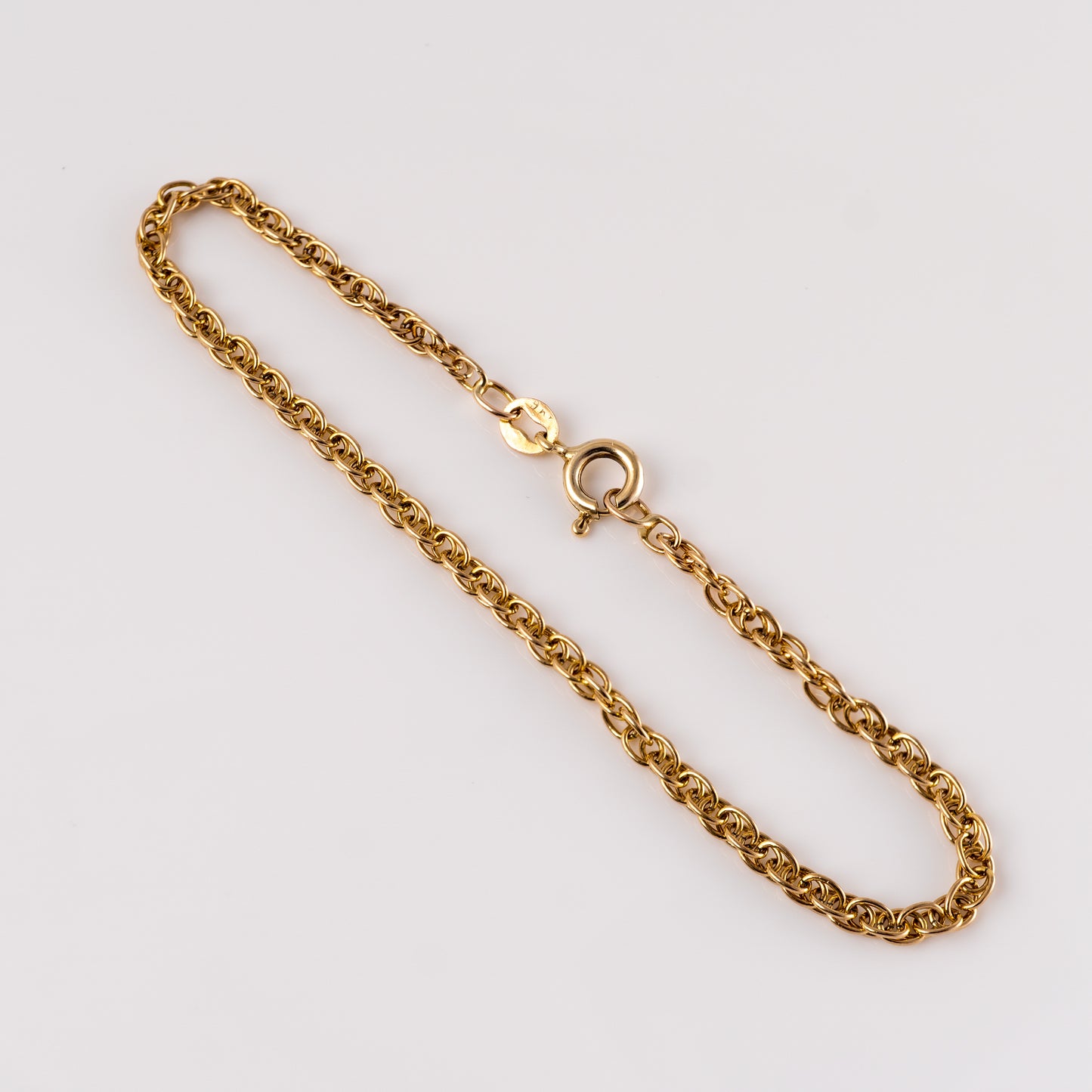 Overhead view of the 375 gold fancy link bracelet with spring ring clasp – Hunters Fine Jewellery