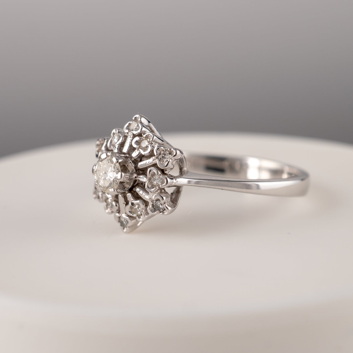 Vintage Diamond Snowflake Ring 18ct White gold Assay Hallmarked - Hunters Fine Jewellery
