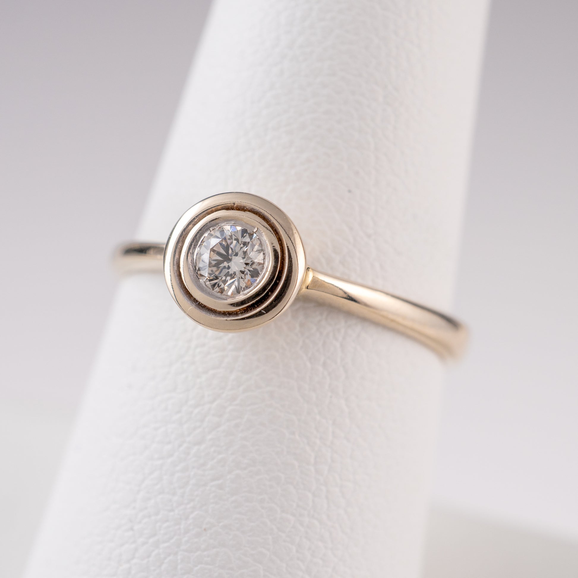 Vintage 18k Gold Diamond Bezel Ring Size N 1/2 - Hunters Fine Jewellery
