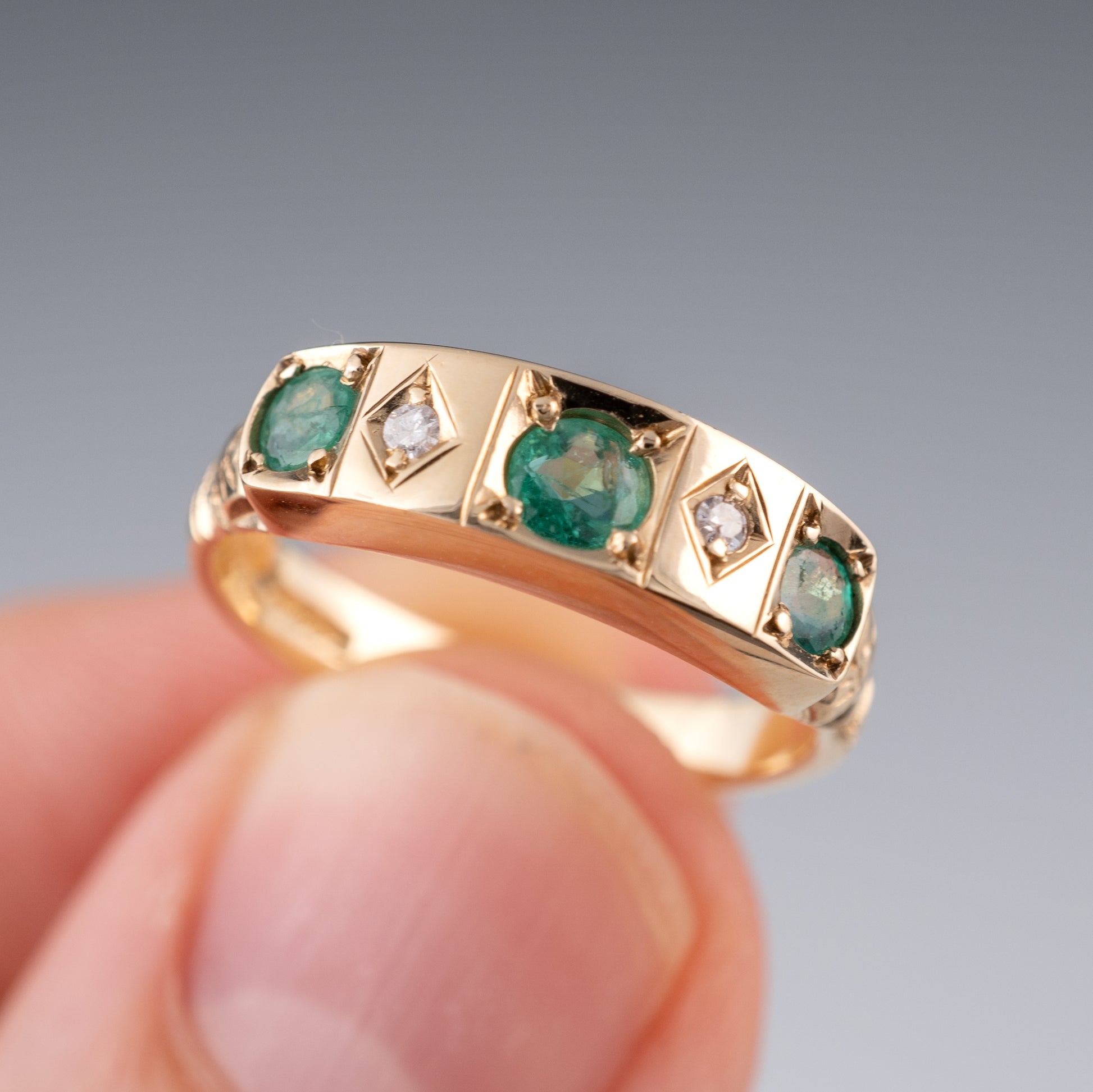 Pre Owned 9ct Yellow Gold Emerald Diamond Ring Dated Birmingham 1898 - Hunters Fine Jewellery