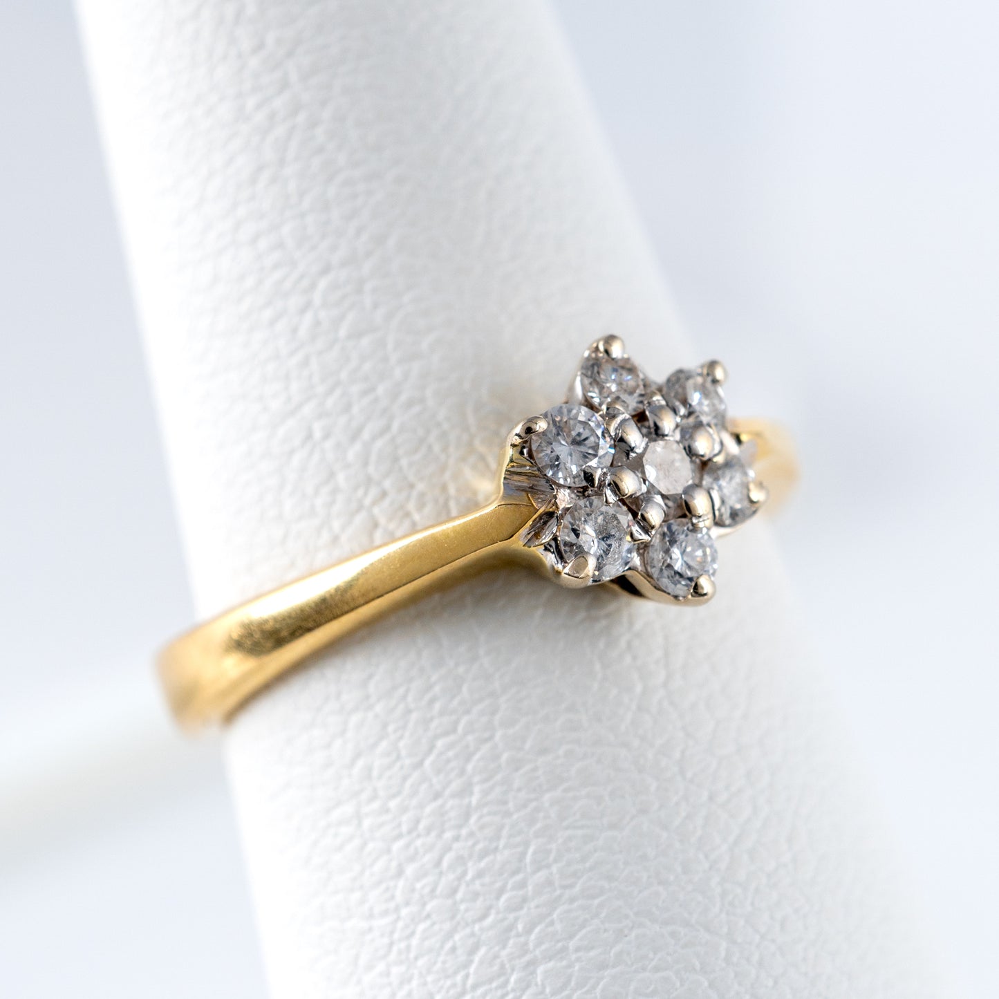 Pre-Owned 18ct Gold Diamond Daisy Cluster Ring
