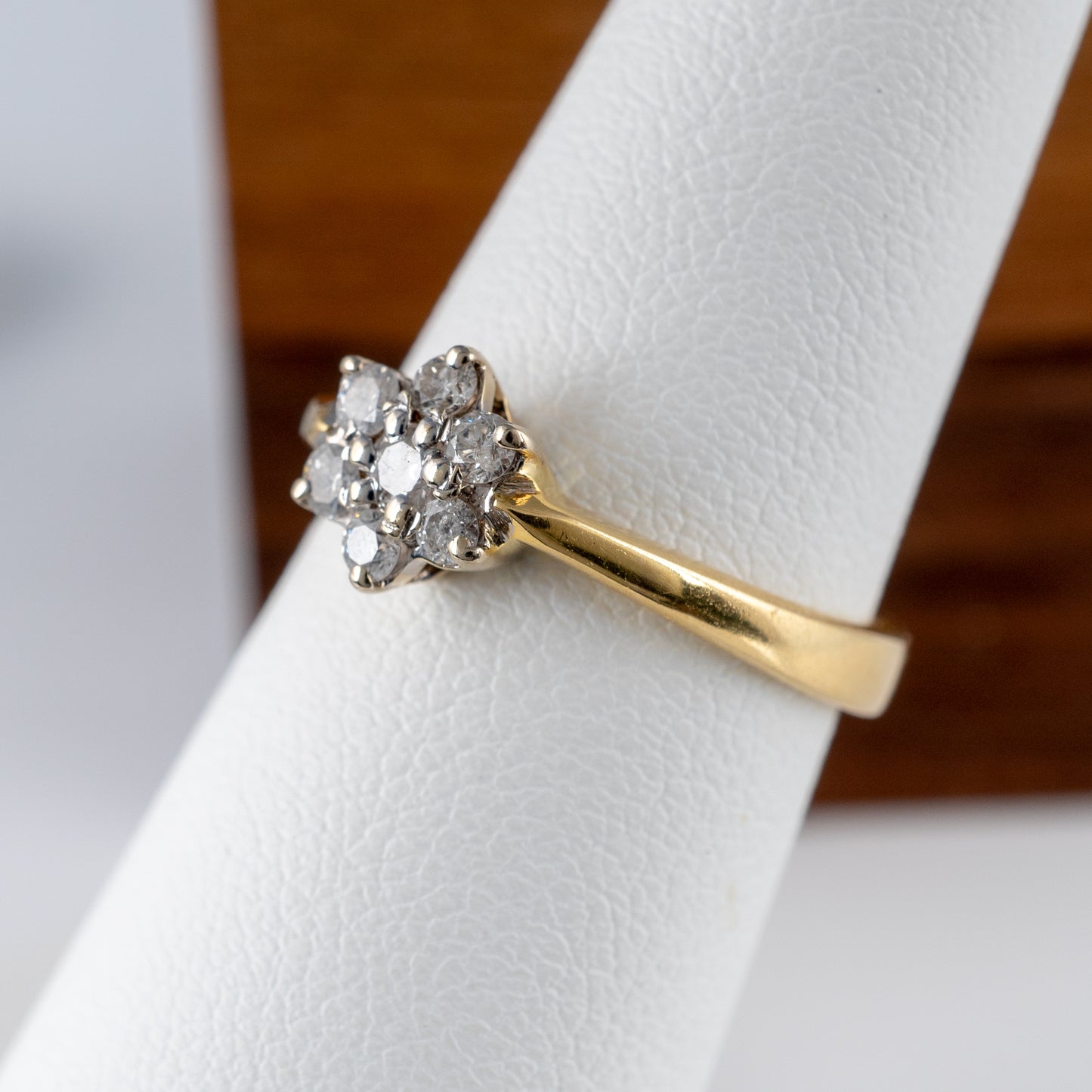 Pre-Owned 18ct Gold Diamond Daisy Cluster Ring