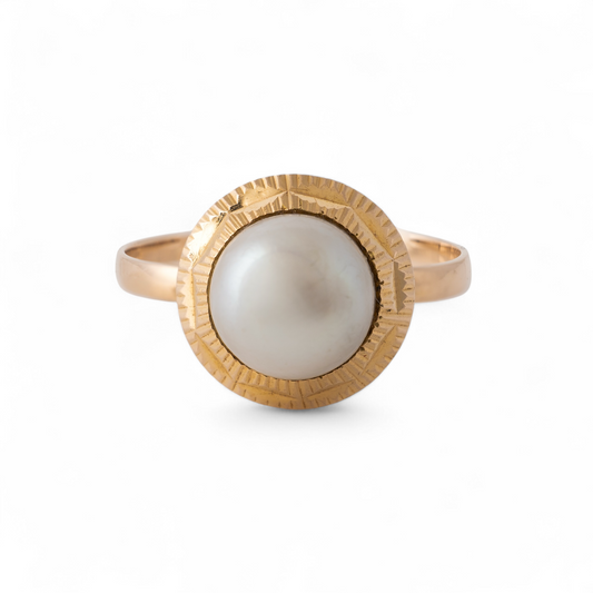 Front view of vintage pearl ring in 18ct yellow gold with engraved detail