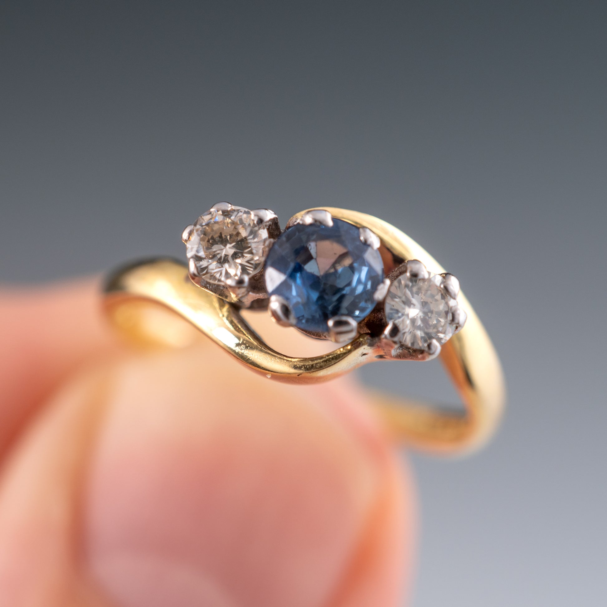 Vintage 18ct Gold Sapphire Diamond Three Stone Twist Ring - Hunters Fine Jewellery