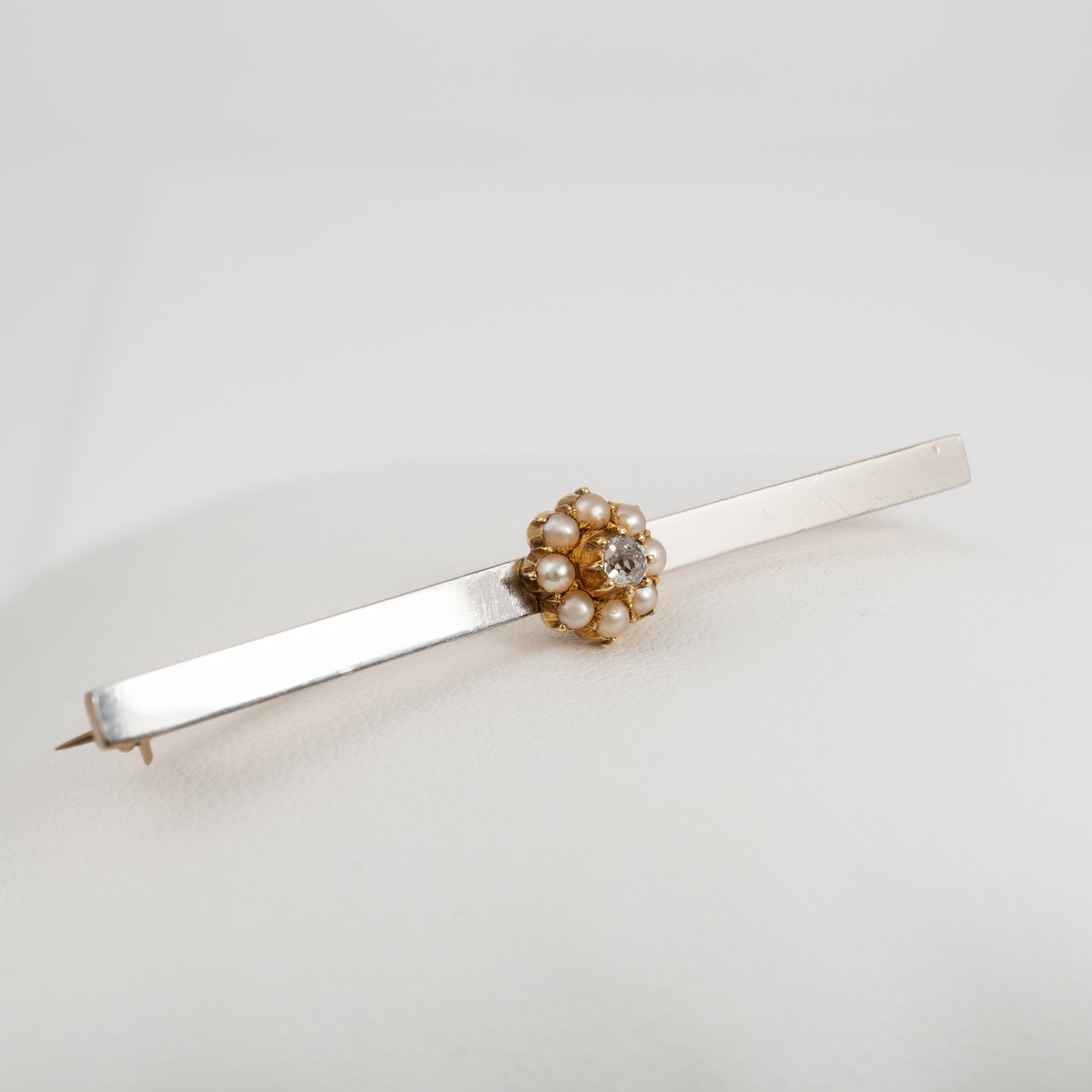 Side view of 15ct gold and platinum diamond brooch 