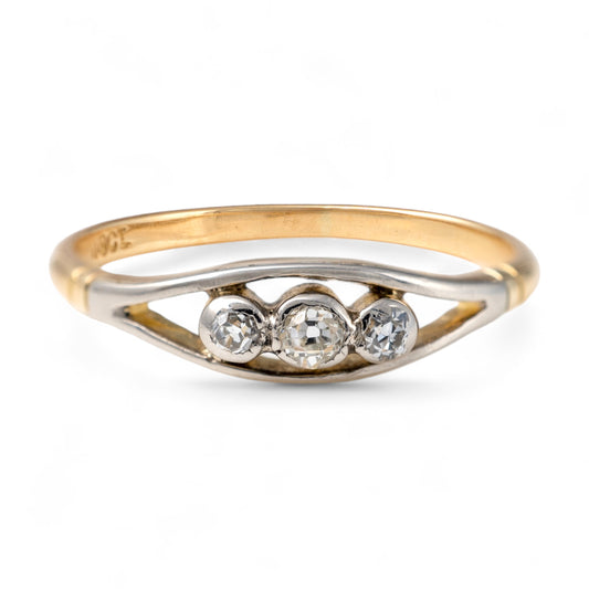 Vintage diamond ring in 18ct gold with three old-cut diamonds, white gold setting