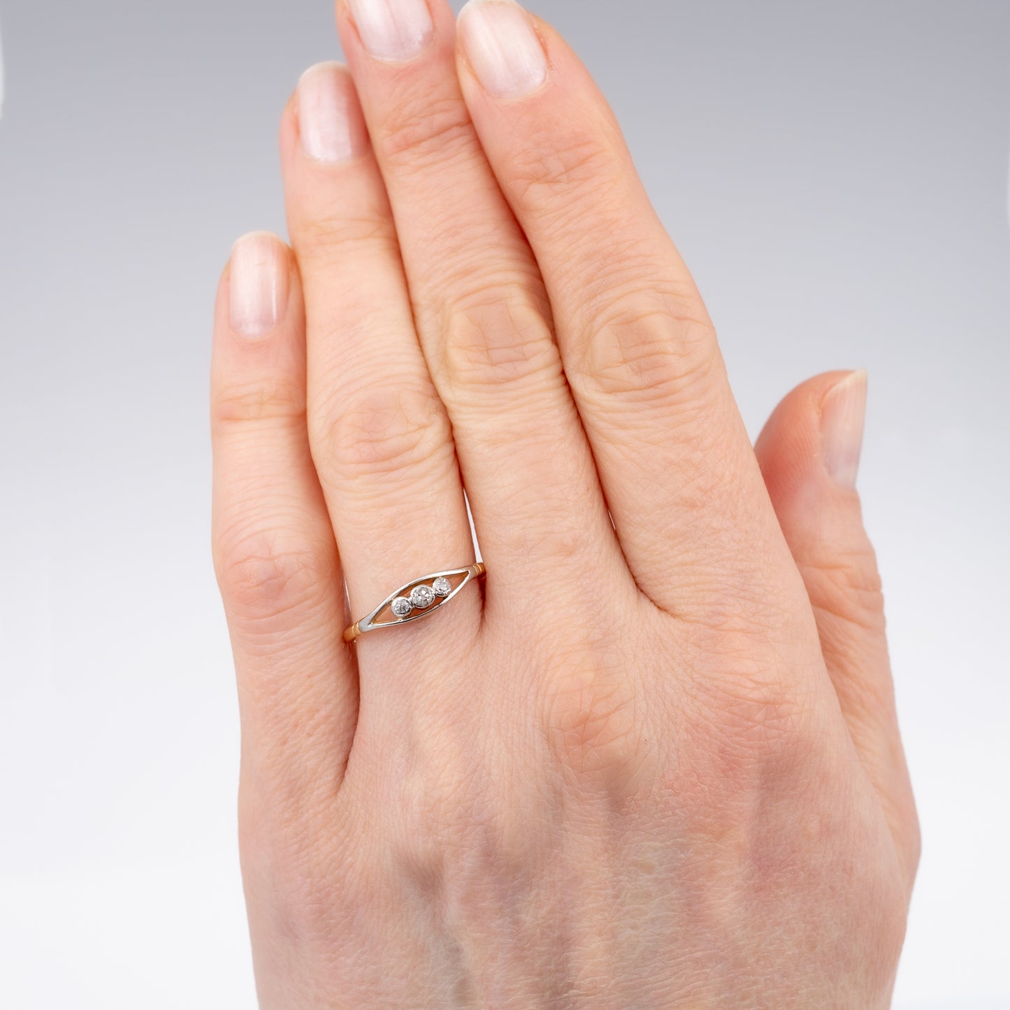 Vintage diamond ring with three stones in 18ct gold on hand
