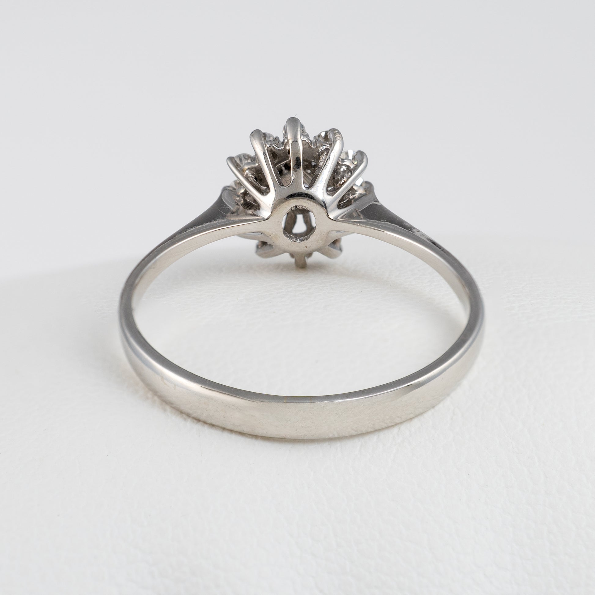 18Ct White Gold Vintage Diamond Flower Ring Size P Hallmarked | Hunters Fine Jewellery Hunters Fine Jewellery