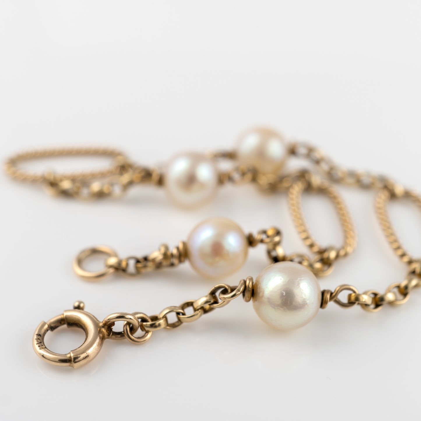 pre-owned gold bracelet with freshwater pearl 