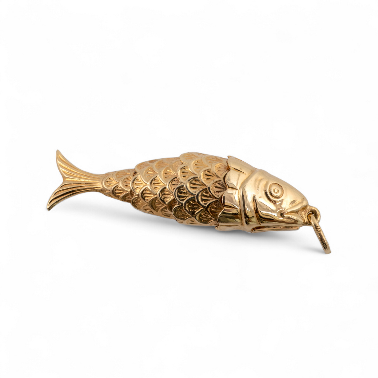 Articulated fish pendant in 9ct gold, front view