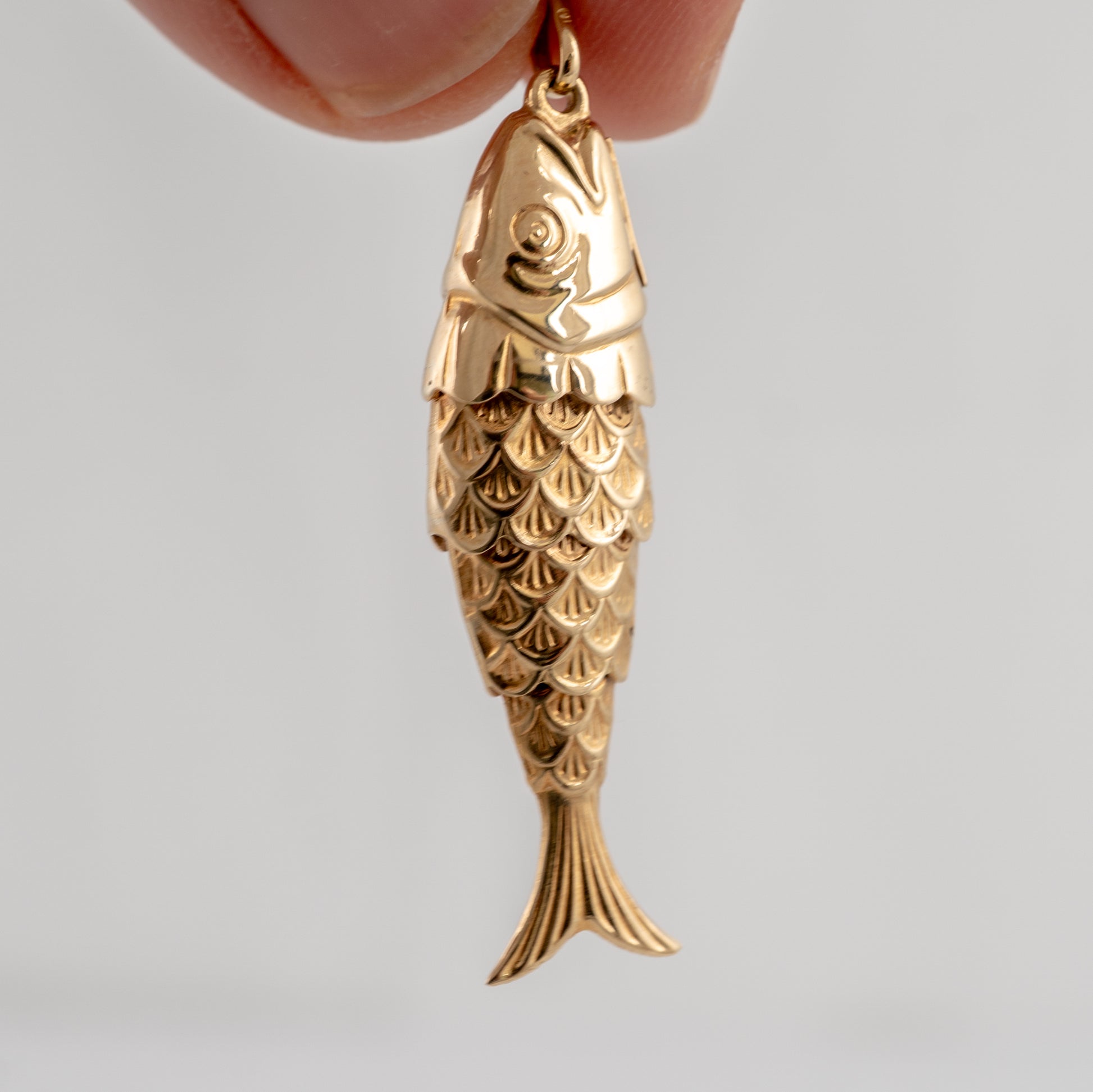 9ct gold articulated fish pendant hanging by bail