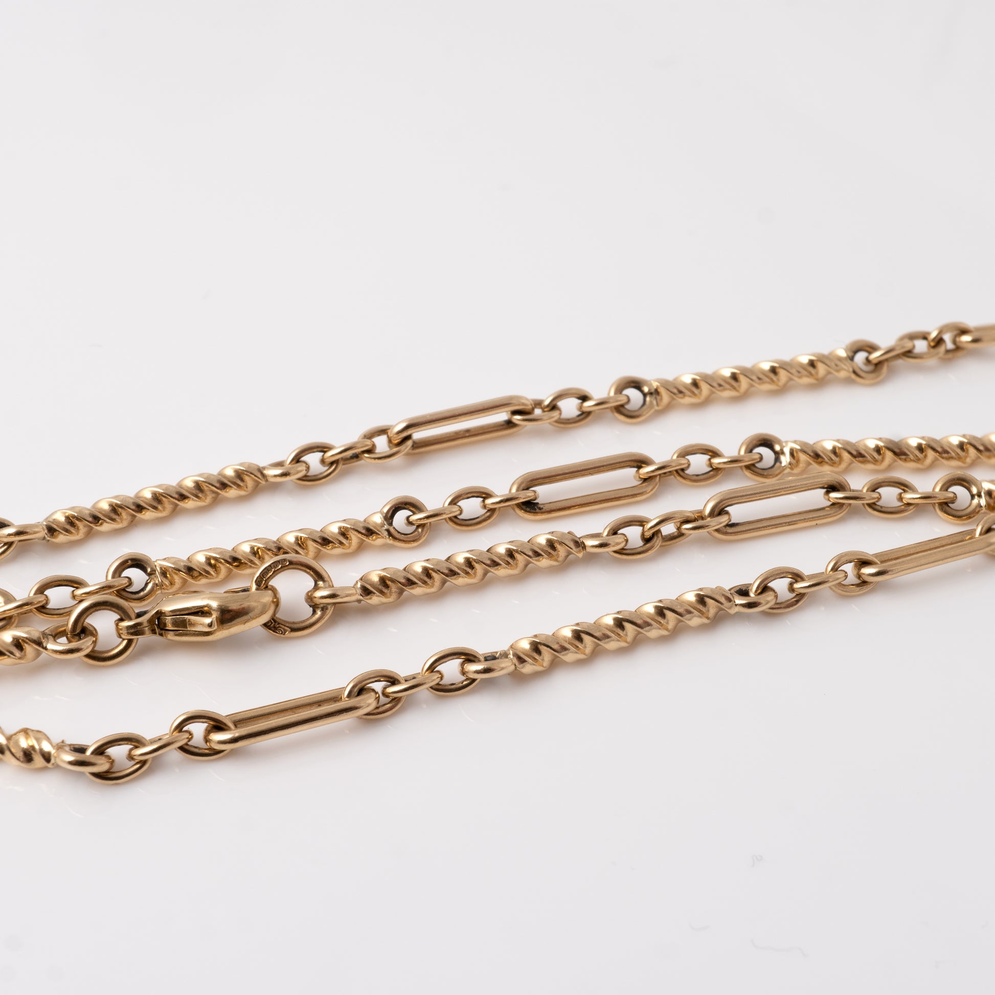 Detailed view of mixed link design on vintage 9ct gold chain necklace, Hunters Fine Jewellery