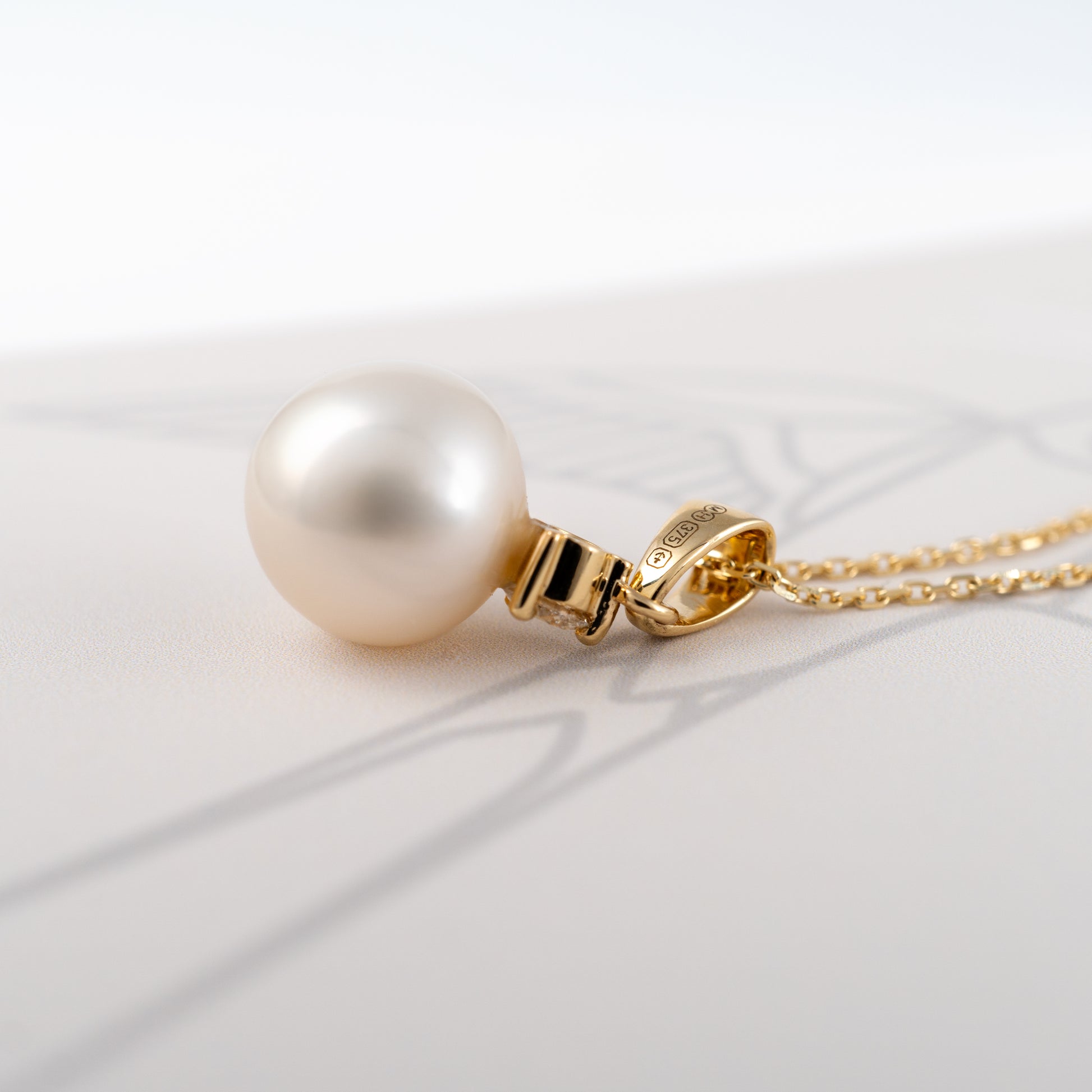 9ct yellow gold freshwater pearl necklace