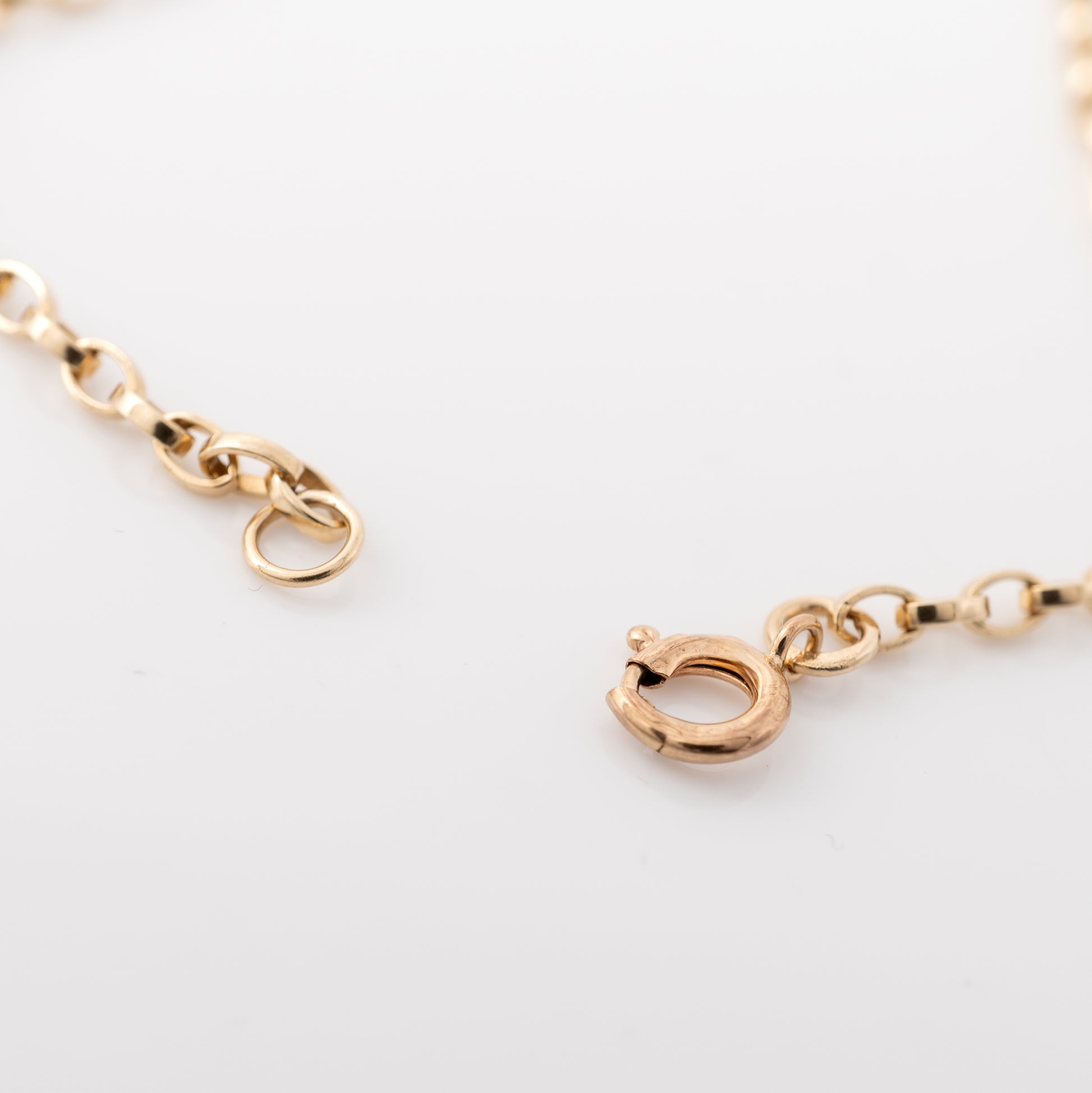 Yellow gold bracelet with spring ring closure