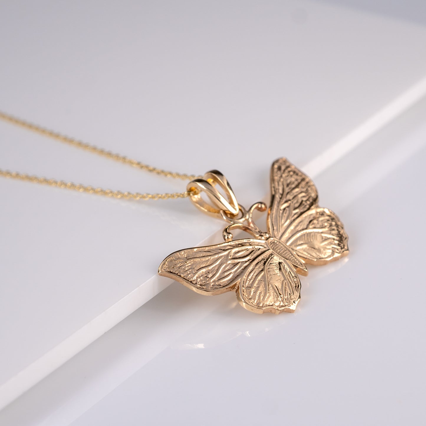 9ct Yellow Gold realistic Butterfly Necklace Full Hallmarks 