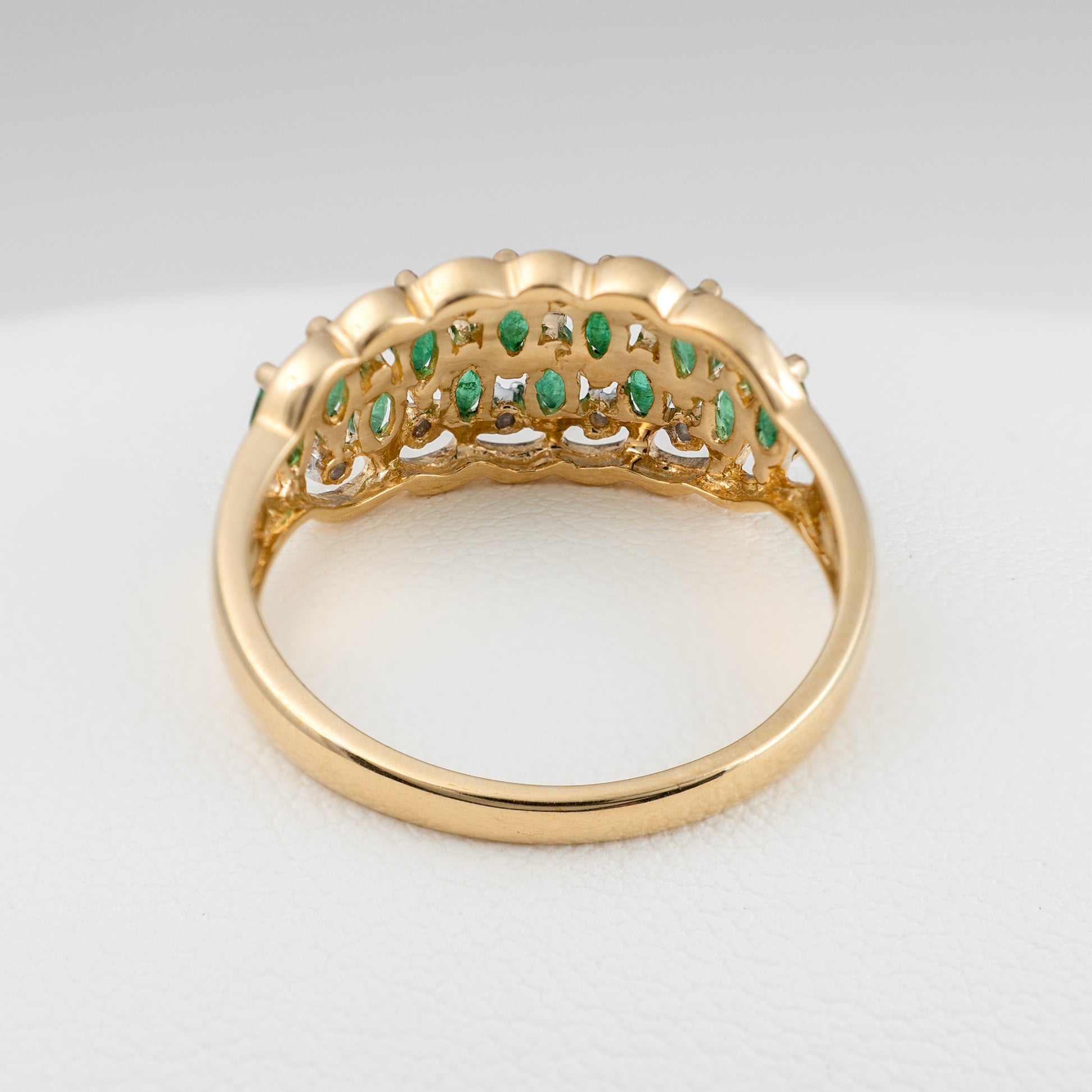 yellow gold ring shank and setting