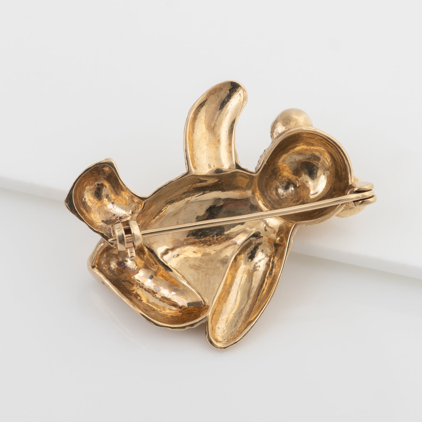 gold teddy bear brooch underside showing pin