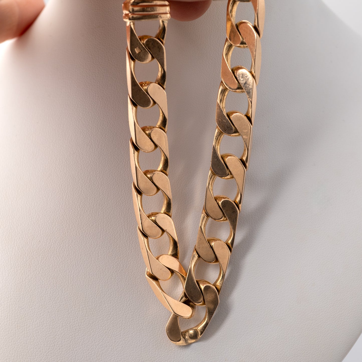 vintage 9ct gold curb bracelet with raised line detailing and clasp design.