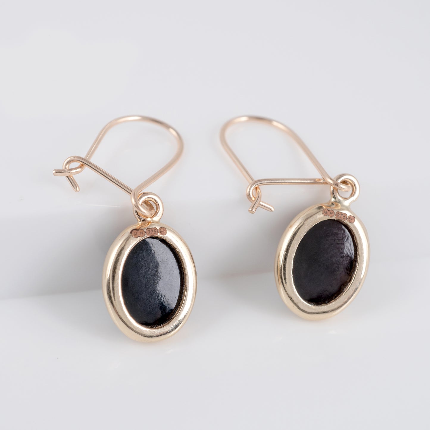 black onyx earrings with yellow gold detailing