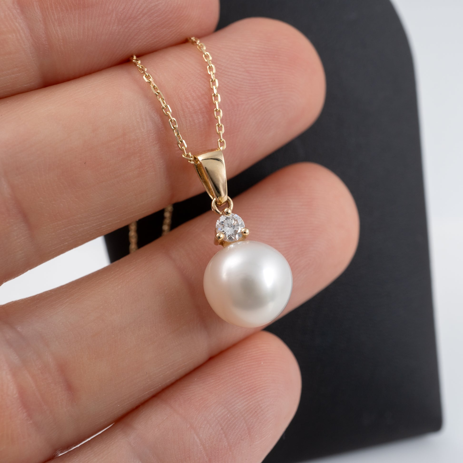 large freshwater pearl necklace with diamond 