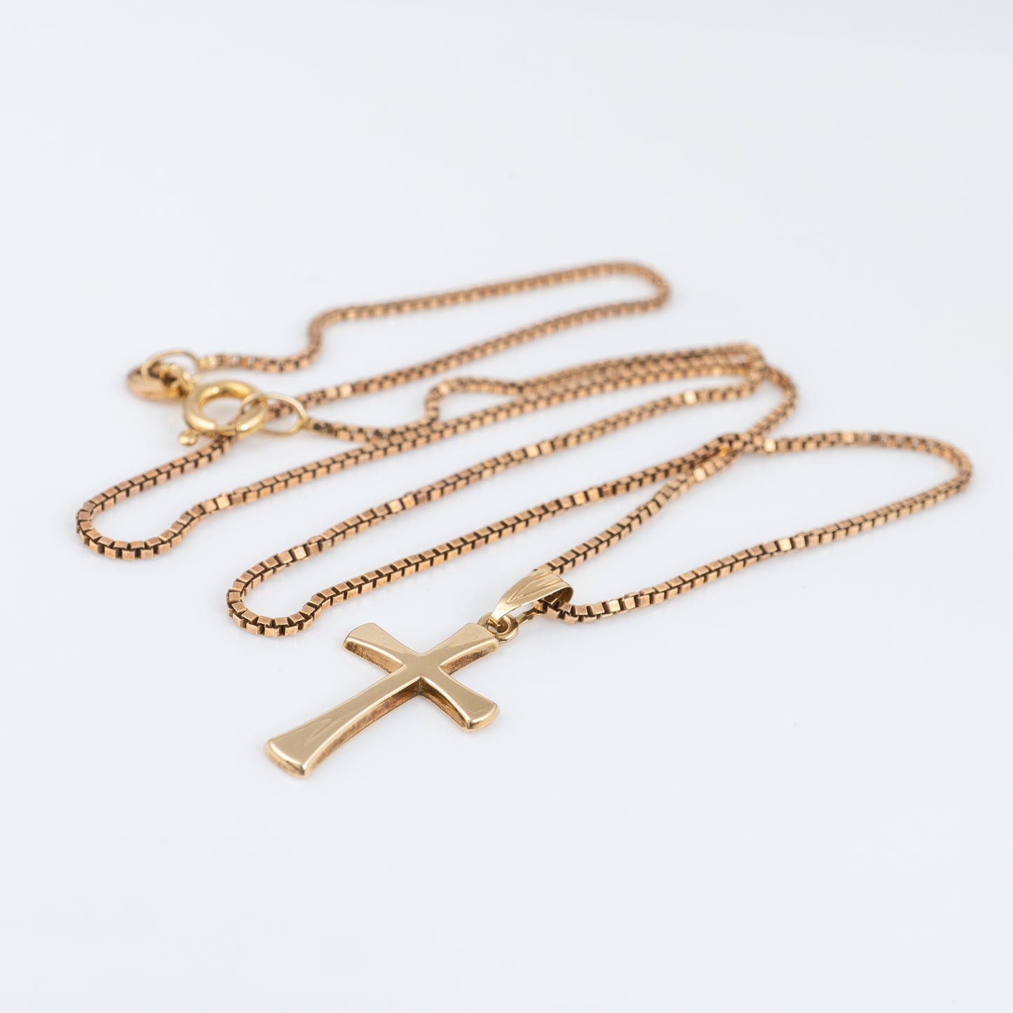gold jesus crucifix necklace