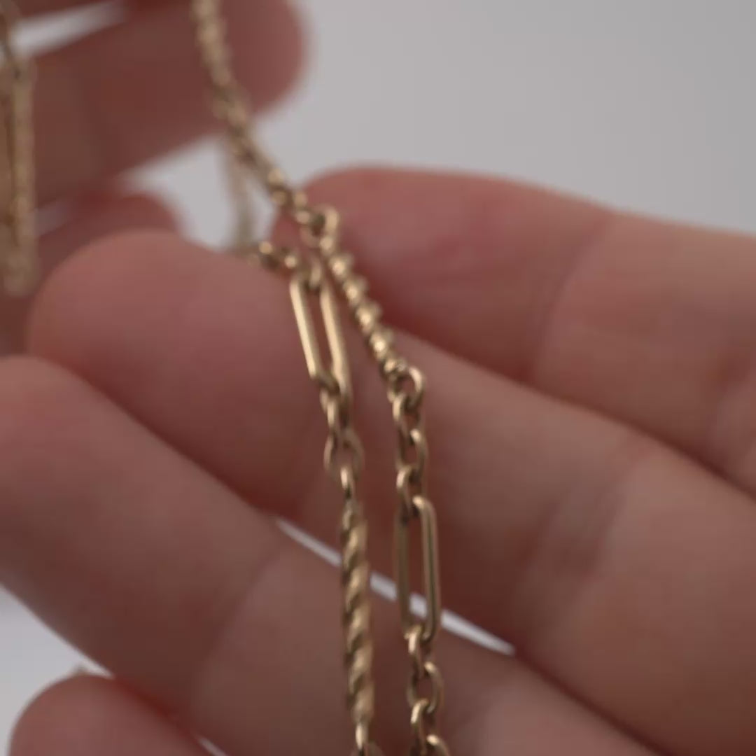 Product video showing the links and movement of a vintage 9ct gold mixed-link chain necklace from Hunters Fine Jewellery.