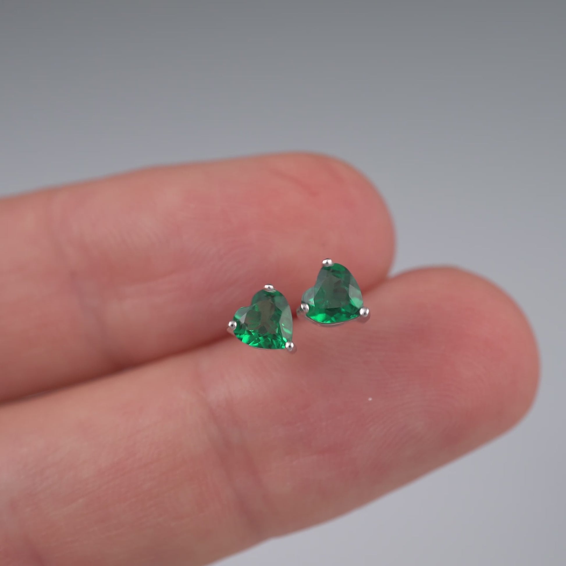 emerald heart studs earrings silver 