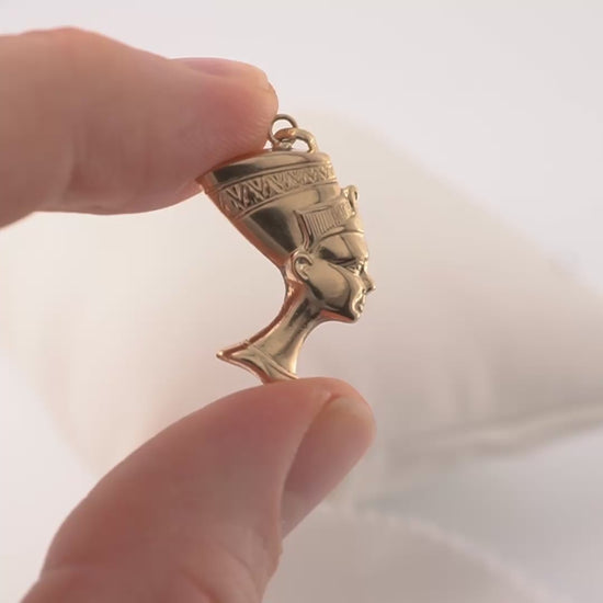 product video of a 9ct gold Nefertiti pendant showcasing its detailed Egyptian-inspired design and polished finish