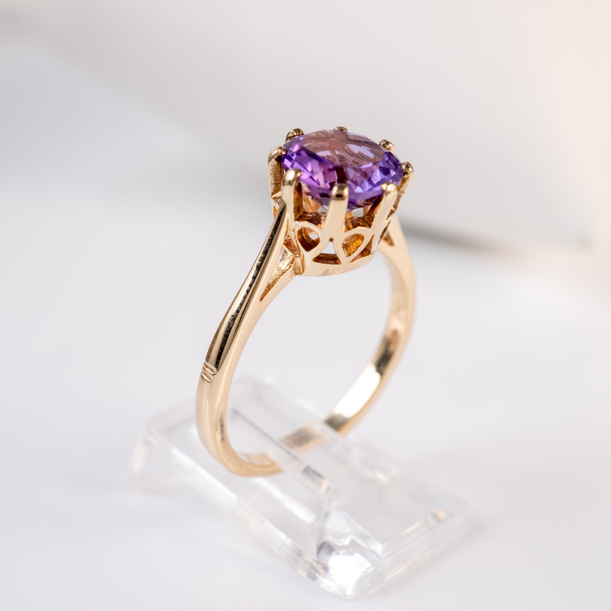 yellow gold amethyst solitaire ring